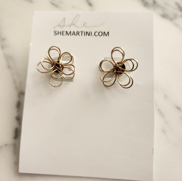 shemartini Jewelry - Dainty Gold Flower Earrings